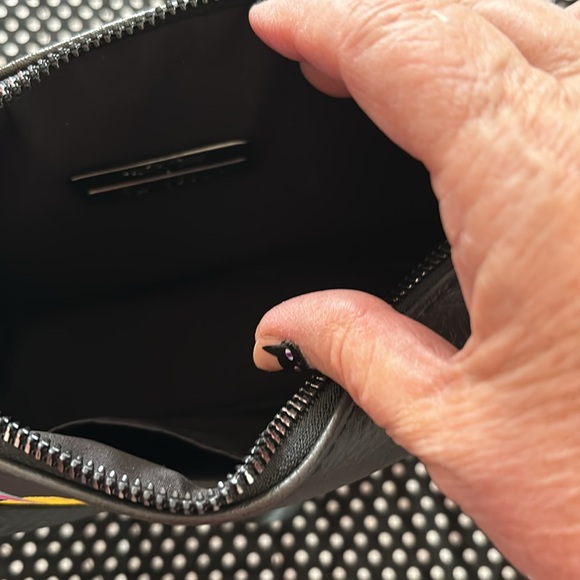 New without tags. Super adorable Encanto crossbody bag - Picture 5 of 8